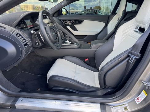 Certified 2022 Jaguar F-TYPE R AWD/4WD image 13