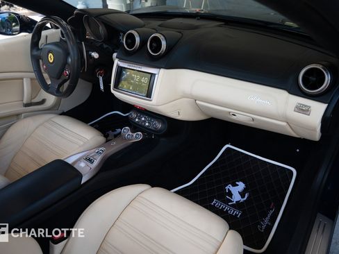 Used 2011 Ferrari California image 34