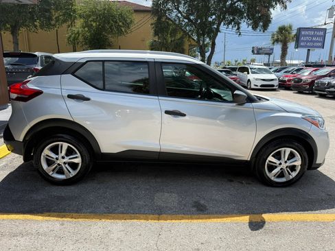 Used 2019 Nissan Kicks S FWD image 5