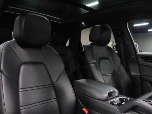 Used 2021 Porsche Cayenne image 24