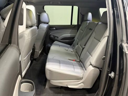Used 2019 Chevrolet Suburban LT image 31