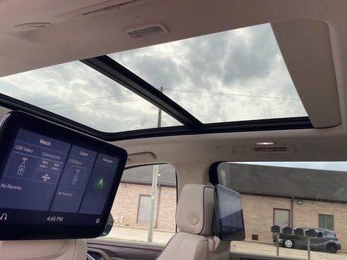 Used 2021 GMC Yukon XL Denali w/ Denali Premium Package image 31