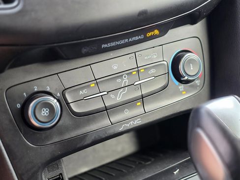 Used 2016 Ford Focus SE w/ SE Sport Package image 38