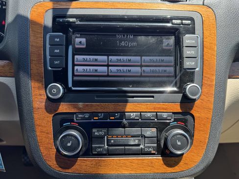 Used 2012 Volkswagen Eos Komfort FWD image 13