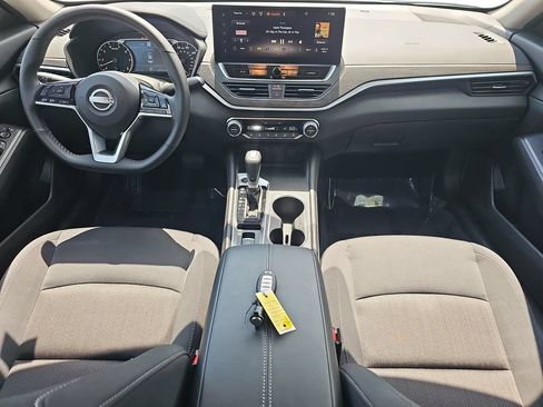 Used 2025 Nissan Altima 2.5 SV w/ SV Premium Package FWD image 13