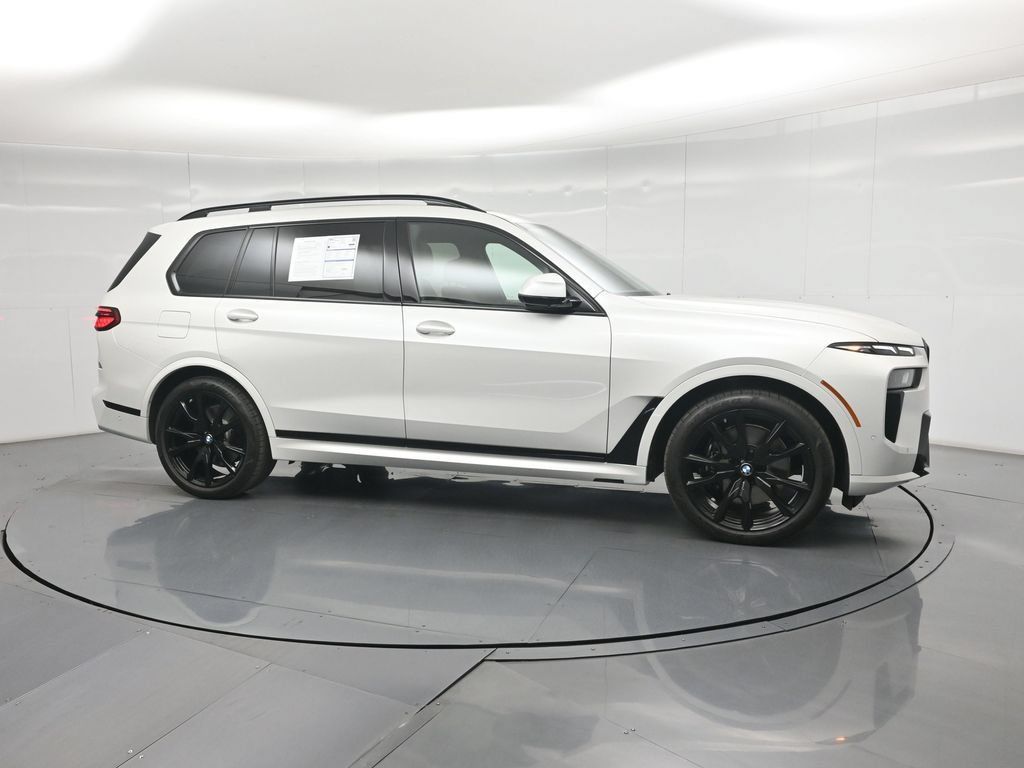 Used 2025 BMW X7 xDrive40i w/ M Sport Package AWD/4WD image 26
