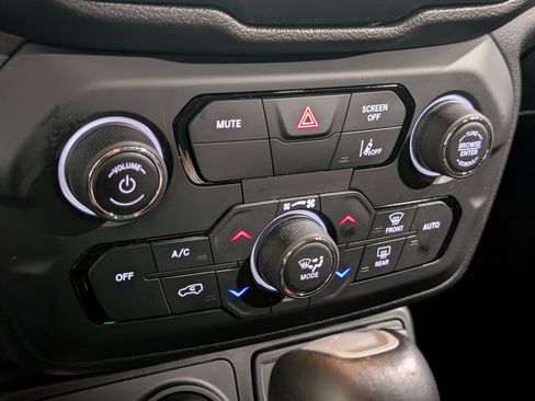 Used 2021 Jeep Renegade Trailhawk image 19