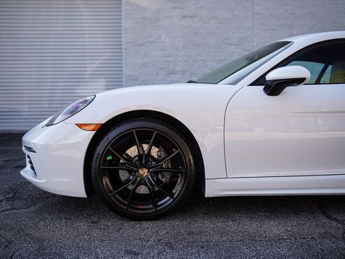 Used 2022 Porsche 718 Cayman image 11