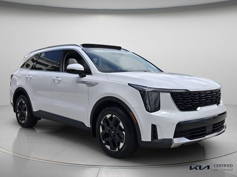 Certified 2024 Kia Sorento S w/ Panoramic Sunroof Package FWD image 9