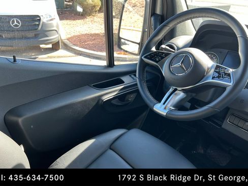 Used 2025 Mercedes-Benz Sprinter 3500 image 11