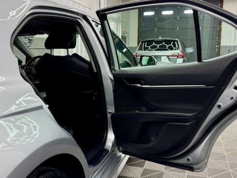 Used 2023 Toyota Camry SE image 5