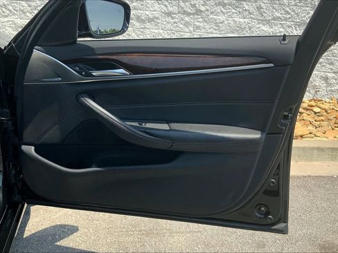 Used 2018 BMW 530i xDrive AWD/4WD image 22