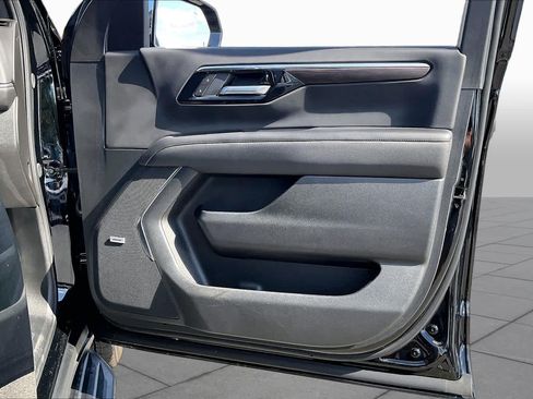 Used 2025 Chevrolet Tahoe Premier RWD image 23
