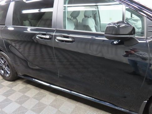 Used 2025 Toyota Sienna XSE image 26