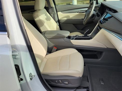 Used 2021 Cadillac XT5 Premium Luxury image 10