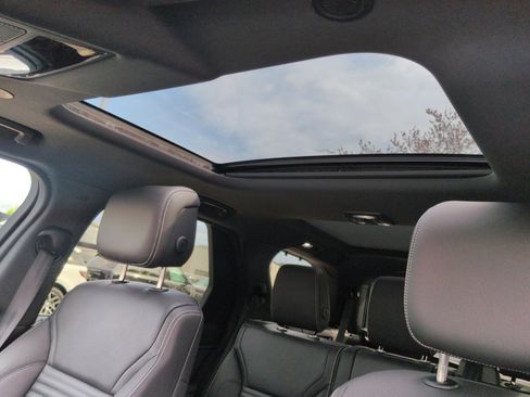 Used 2025 Land Rover Discovery Dynamic SE image 20