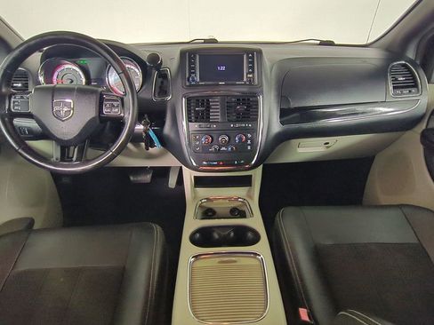 Used 2019 Dodge Grand Caravan SXT FWD image 18