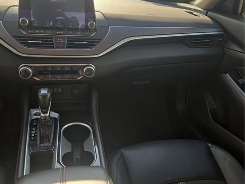 Used 2024 Nissan Altima 2.5 SR FWD image 20
