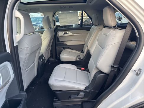 New 2026 Ford Explorer Active w/ Active Comfort Package AWD/4WD image 7
