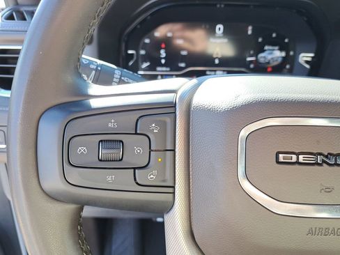 Used 2023 GMC Yukon Denali image 21