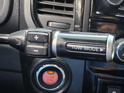 Used 2021 Nissan Titan PRO-4X w/ Pro-4x Convenience Package AWD/4WD image 23