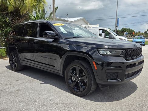 Used 2024 Jeep Grand Cherokee L Altitude RWD image 7