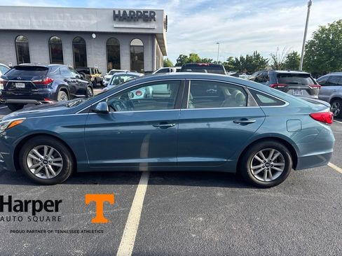 Used 2016 Hyundai Sonata SE FWD image 2