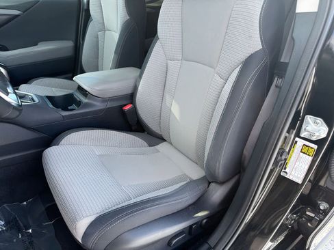 Used 2021 Subaru Outback Premium image 17