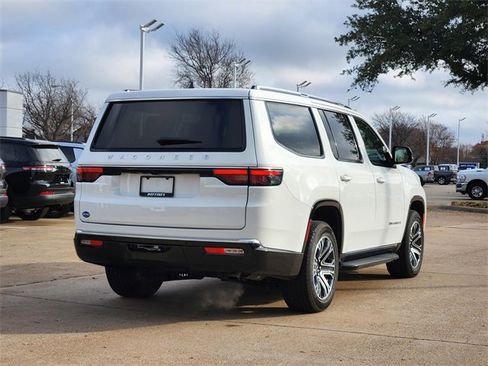 Used 2025 Jeep Wagoneer 4WD image 7
