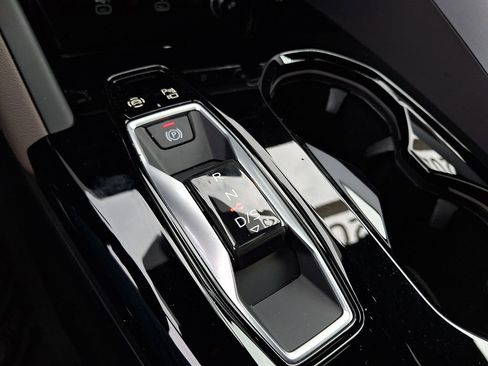 Certified 2025 Audi Q5 2.0T Premium Plus image 15