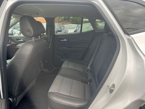 Used 2025 Chevrolet Trax LT FWD image 25