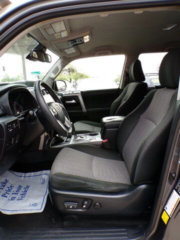 Used 2020 Toyota 4Runner SR5 AWD/4WD image 14