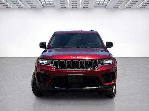 Used 2024 Jeep Grand Cherokee Laredo AWD/4WD image 3
