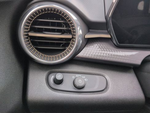 Certified 2025 Chevrolet Trax ACTIV image 17