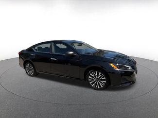 Used 2025 Nissan Altima 2.5 SV FWD video 2
