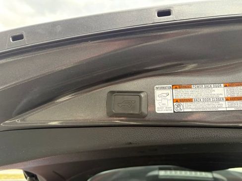 Used 2018 Toyota RAV4 XLE AWD/4WD image 31
