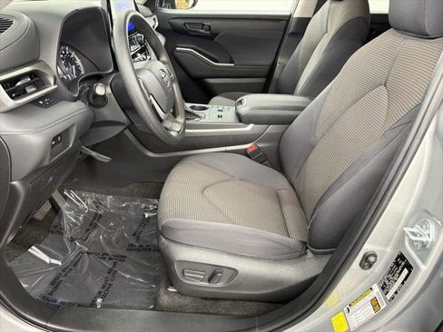 Certified 2023 Toyota Highlander L image 16