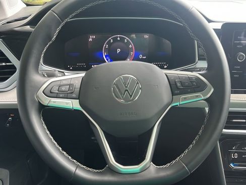 Used 2025 Volkswagen Taos SE w/ Panoramic Sunroof Package image 14