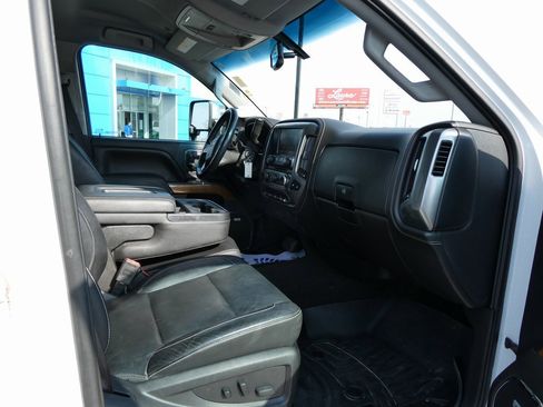 Used 2016 Chevrolet Silverado 2500 LTZ w/ LTZ Plus Package image 17