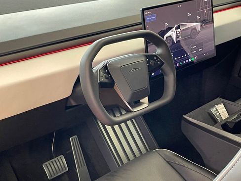 Used 2024 Tesla Cybertruck AWD Crew Cab image 15