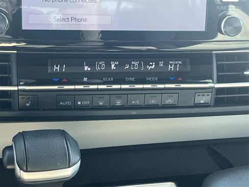 Used 2024 Toyota Sienna XLE image 25