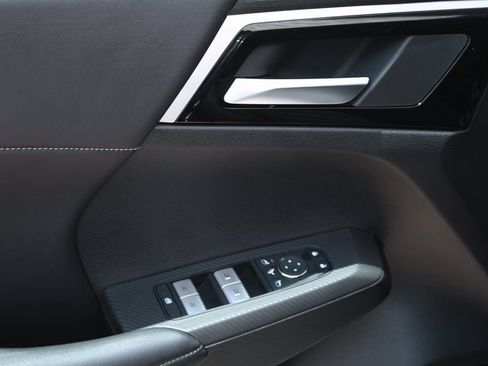 New 2025 Mitsubishi Outlander SE image 14