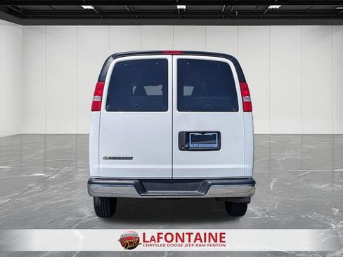 Used 2025 Chevrolet Express 3500 LT w/ LT Preferred Equipment Group RWD image 4