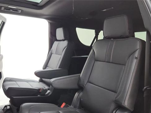 Used 2025 Chevrolet Suburban RST w/ Comfort Package AWD/4WD image 47