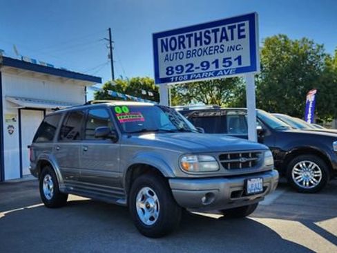 Used 2000 Ford Explorer Limited RWD image 1