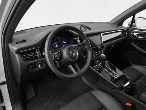 Certified 2026 Porsche Macan AWD/4WD image 4