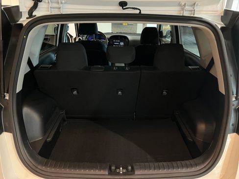 Used 2025 Kia Soul LX w/ LX Technology Package FWD image 30