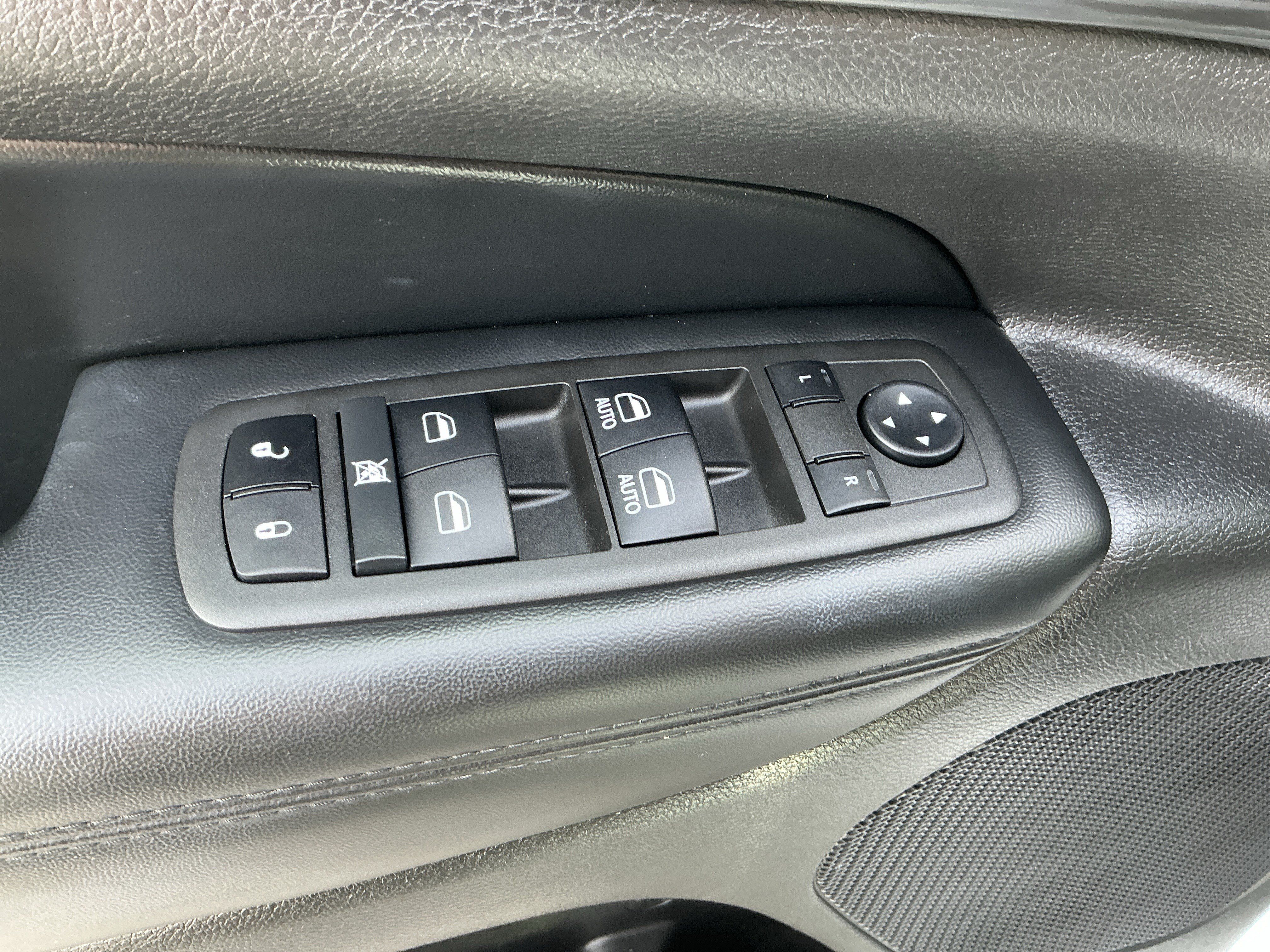 Used 2021 Jeep Grand Cherokee Laredo AWD/4WD image 14