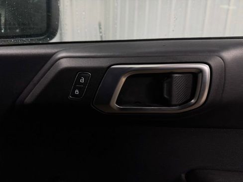Used 2025 Ford Bronco Badlands image 15
