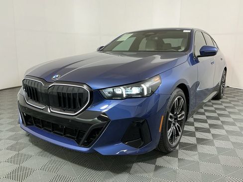 Certified 2025 BMW 530i w/ M Sport Package RWD image 2